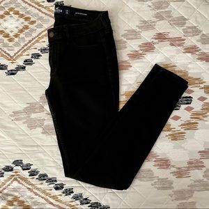 • Hollister Low Rise Jeans •